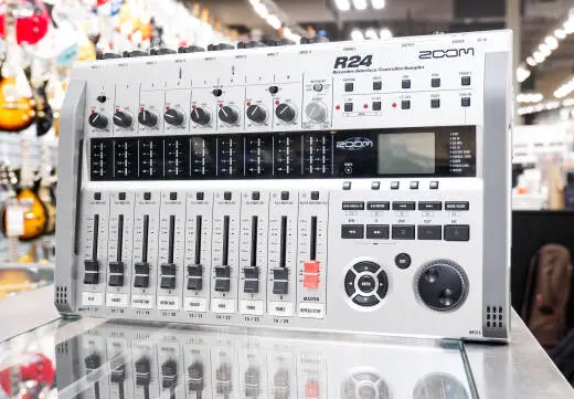 Zoom - R24 - SD Recorder/Interface/Controller 2